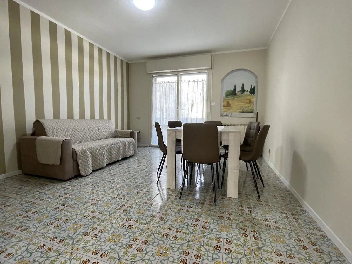 Apartment Stefano'S Guests House: 2 Bedrooms & Parking In Viareggio