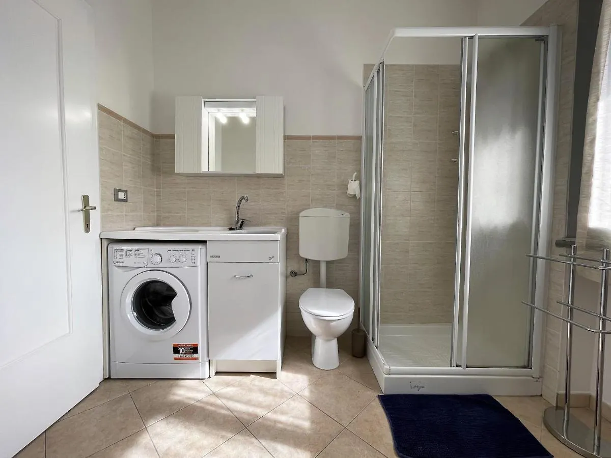 Stefano'S Guests House: 2 Bedrooms & Parking In Viareggio Apartment
