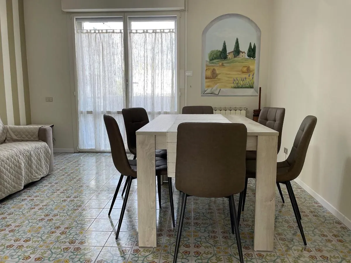 Stefano'S Guests House: 2 Bedrooms & Parking In Viareggio Italy