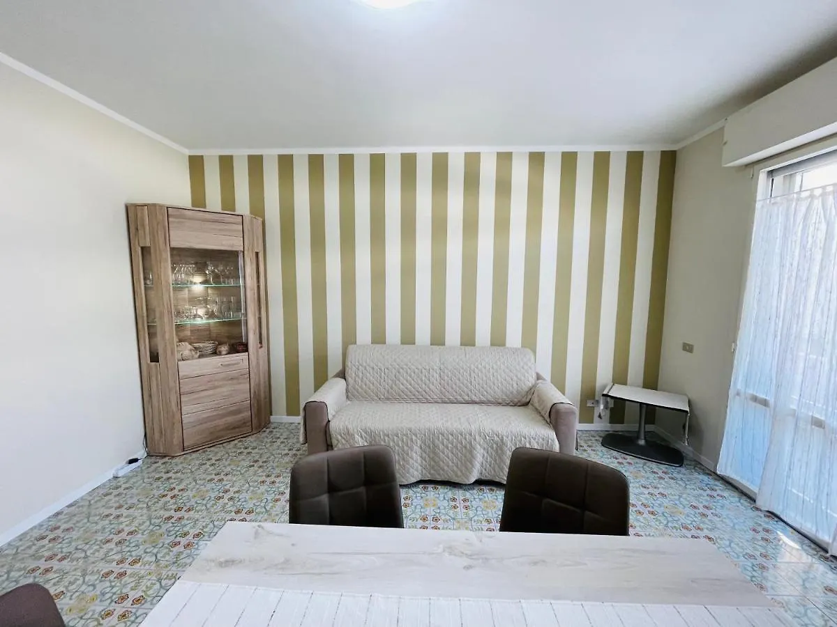 Stefano'S Guests House: 2 Bedrooms & Parking In Viareggio Apartment